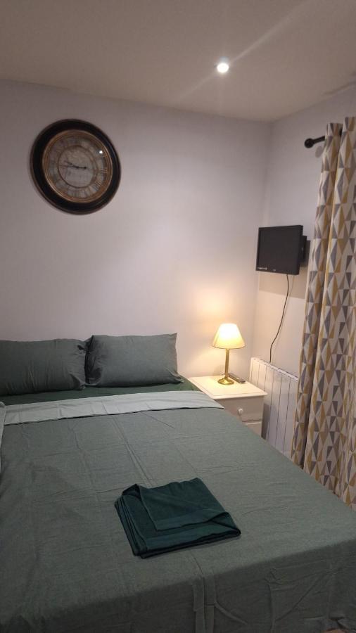 Deluxe Single Room Only For One Adult Northolt  Esterno foto