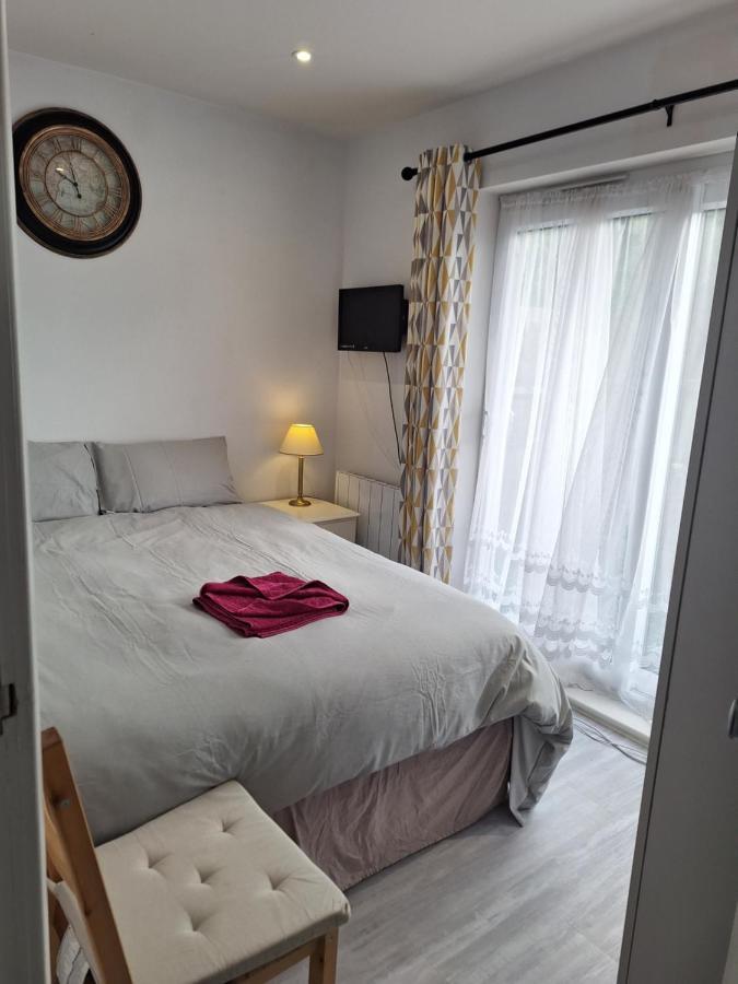 Deluxe Single Room Only For One Adult Northolt  Esterno foto